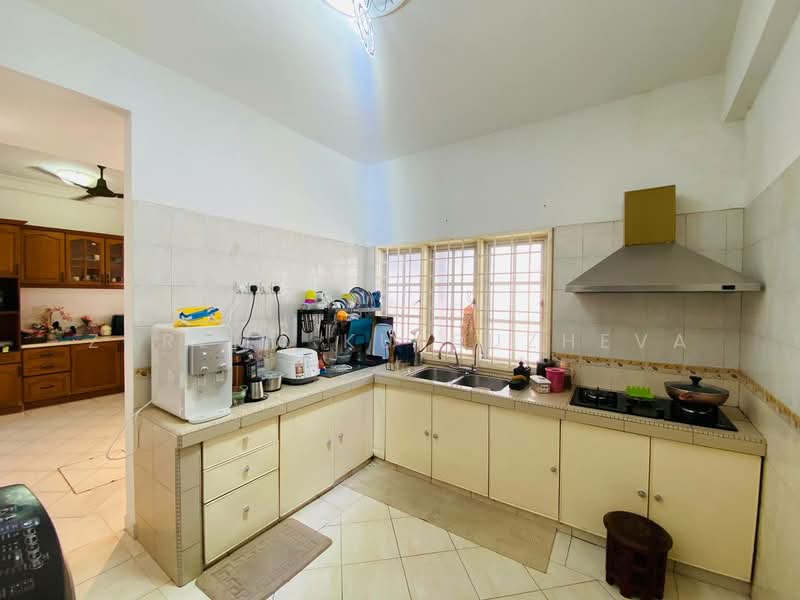 2-storey Terraced House for Sale in Bandar Kinrara Seksyen 2 (Bandar Kinrara) - Zarema Kulbuzheva - Kitchen - PropertyGuru.com.my