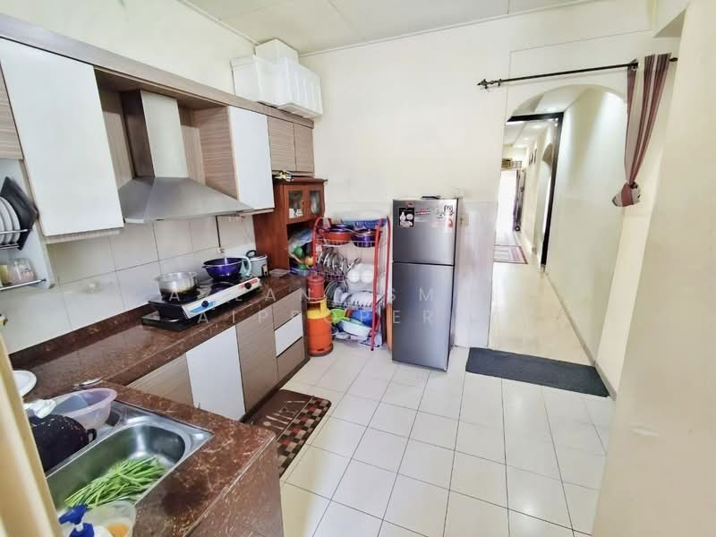 1-storey Terraced House for Sale in Taman Bukit Tiram (Ulu Tiram) - Azlan Ismail aiproperty - Kitchen - PropertyGuru.com.my
