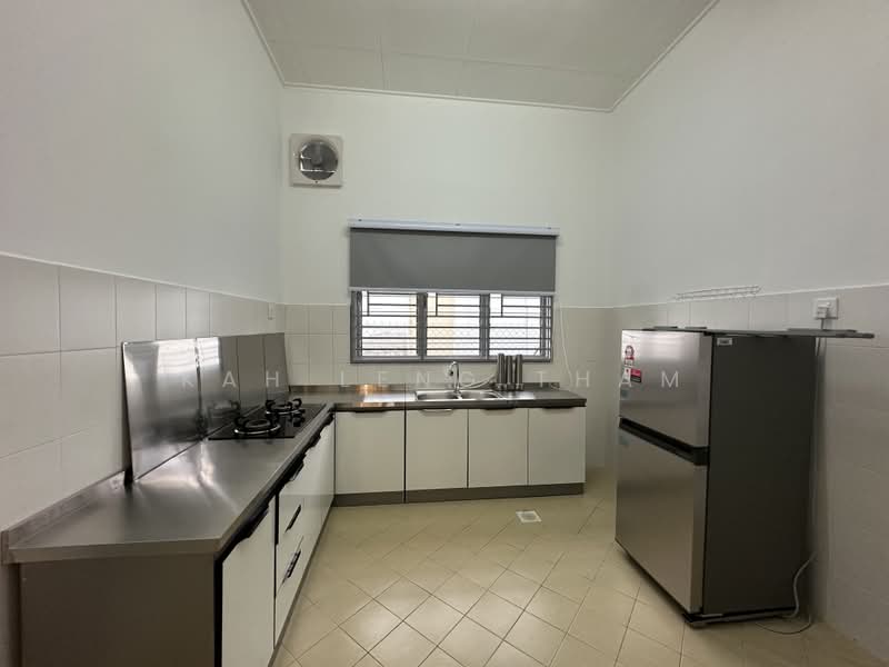 1-storey Terraced House for Rent in Seremban 2 (Negeri Sembilan) - Kah Leng Tham - Kitchen - PropertyGuru.com.my