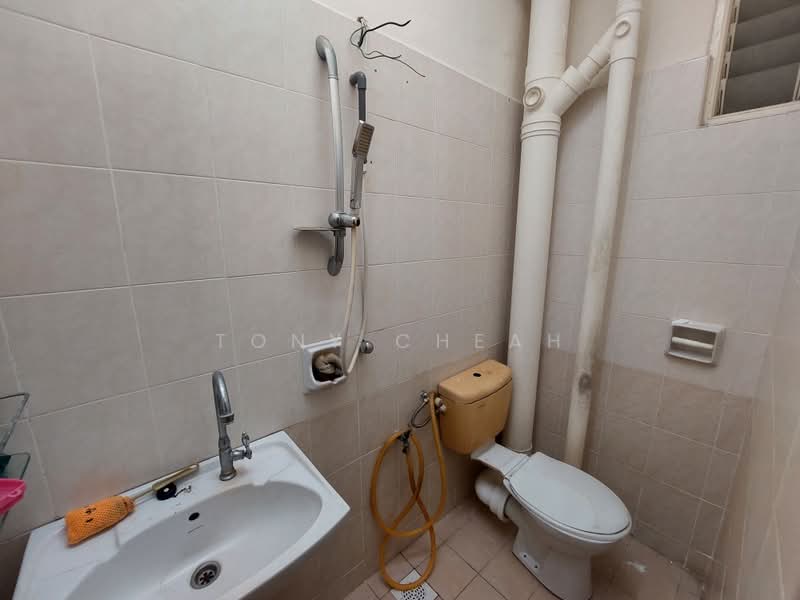 Apartment for Sale at Sinar Bukit Dumbar - Tony Cheah - Bathroom - PropertyGuru.com.my
