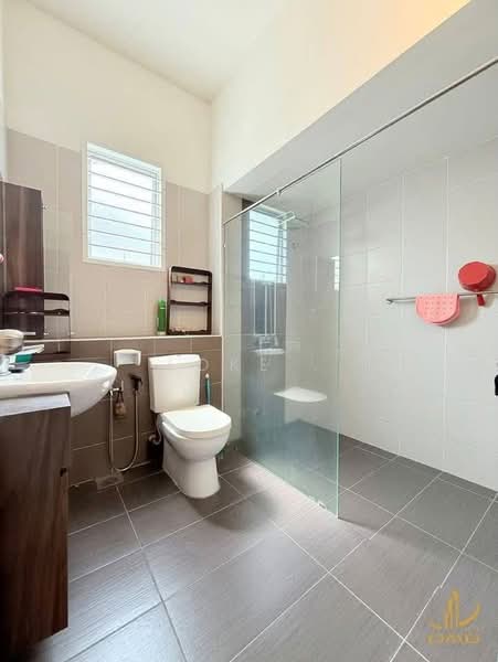 Rumah Teres 2 Tingkat untuk Dijual di Setia Indah (Setia Alam) - Loke . - Bathroom - PropertyGuru.com.my