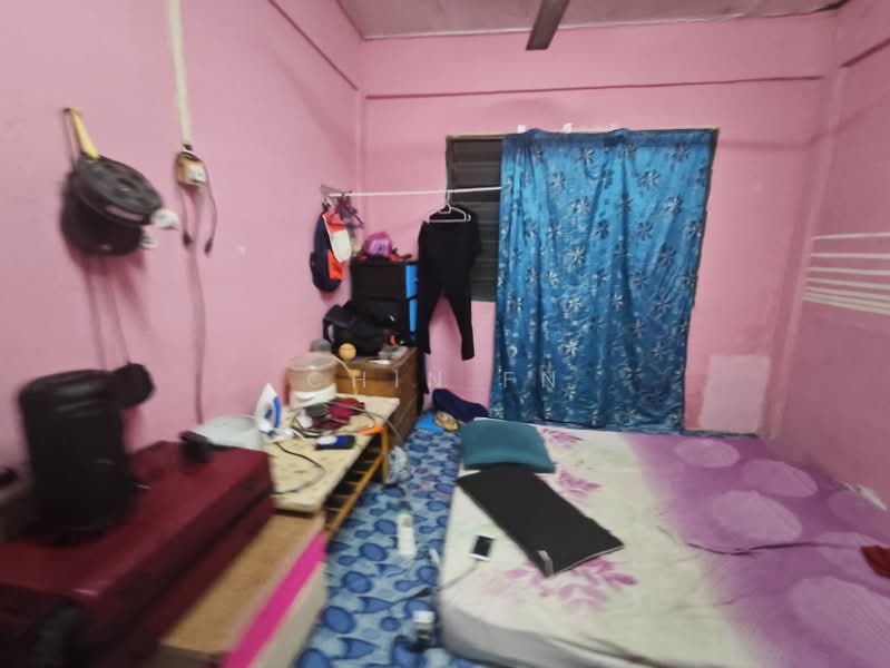 Rumah Flat untuk Dijual di Rumah Pangsa Batu Berendam - CHIN FN - Bedroom - PropertyGuru.com.my