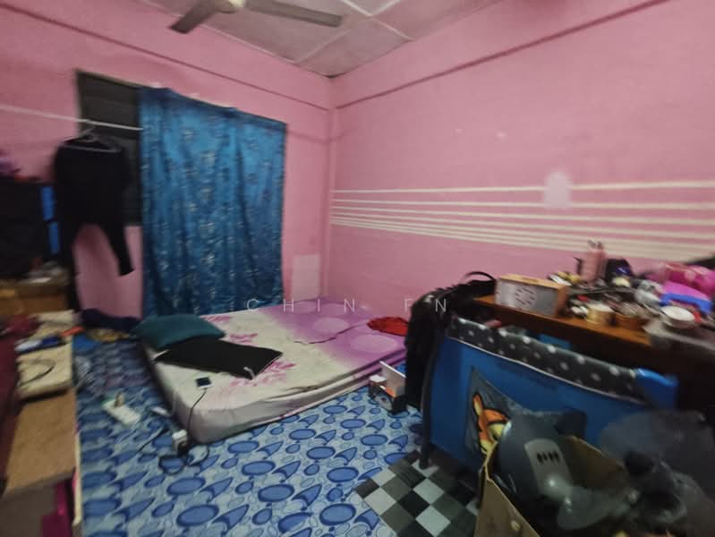 Rumah Flat untuk Dijual di Rumah Pangsa Batu Berendam - CHIN FN - Bedroom - PropertyGuru.com.my