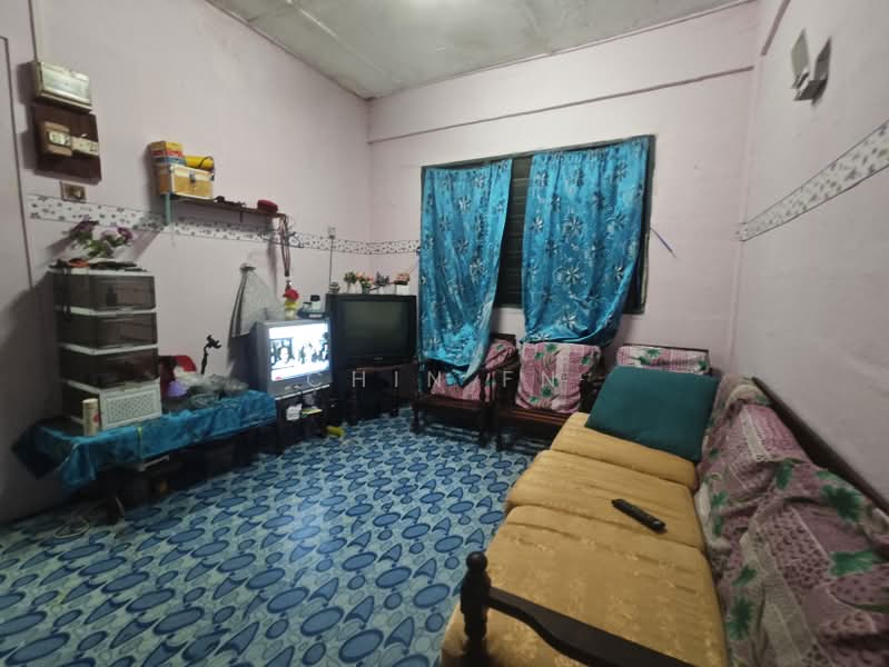Rumah Flat untuk Dijual di Rumah Pangsa Batu Berendam - CHIN FN - Living Room - PropertyGuru.com.my