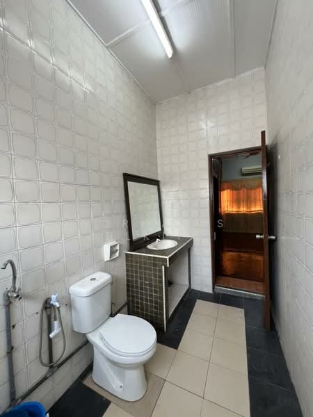 2-storey Terraced House for Sale in Taman Cempaka (Ampang) - Norhanis Zulkifli - Bathroom - PropertyGuru.com.my