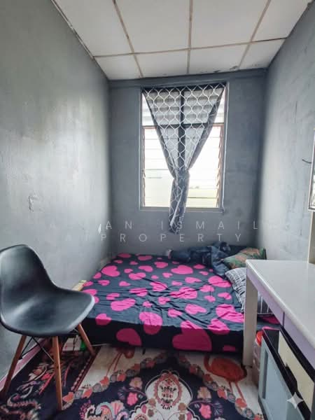 Rumah Flat untuk Dijual di Taman Desa Rakyat Perdana - Azlan Ismail aiproperty - Bedroom - PropertyGuru.com.my