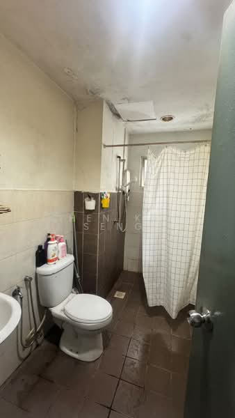 Condominium for Sale at Suria Jelatek - Chen Kah Seng - Bathroom - PropertyGuru.com.my