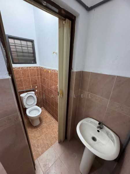 Rumah Teres untuk Dijual di Bandar Sungai Long (Selangor) - Alan Lee - Bathroom - PropertyGuru.com.my
