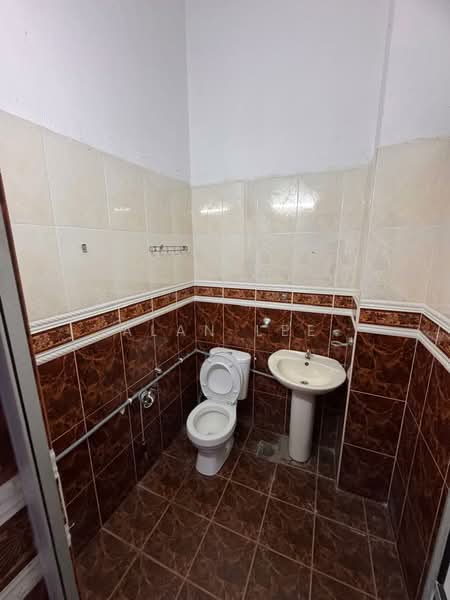 Rumah Teres untuk Dijual di Bandar Sungai Long (Selangor) - Alan Lee - Bathroom - PropertyGuru.com.my