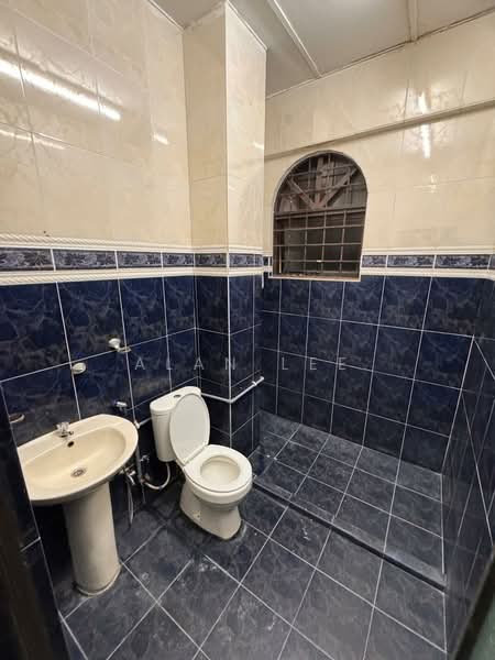 Rumah Teres untuk Dijual di Bandar Sungai Long (Selangor) - Alan Lee - Bathroom - PropertyGuru.com.my