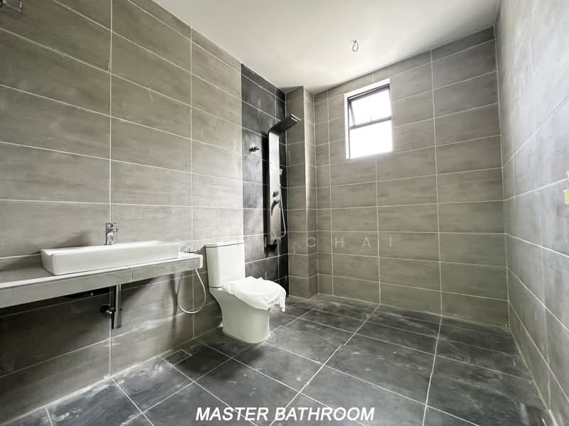 Rumah Berkembar untuk Dijual di Taman Puncak Kampar (Kampar) - Kevin Chai - Bathroom - PropertyGuru.com.my