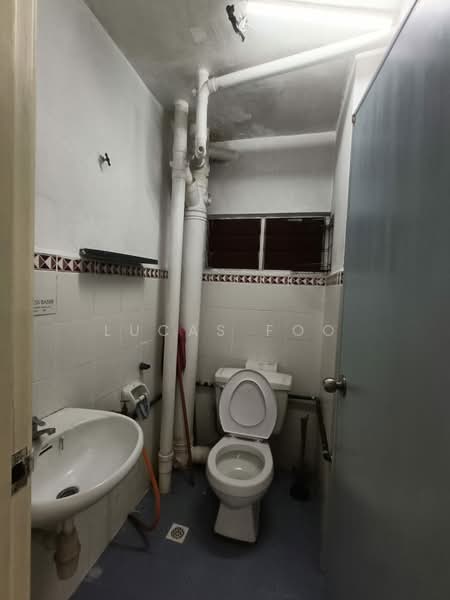 Pangsapuri untuk Disewa di Taman Kristal - Lucas Foo - Bathroom - PropertyGuru.com.my