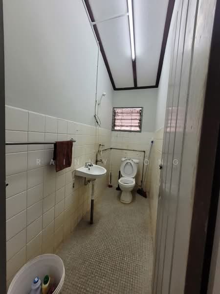 Rumah Teres 2 Tingkat untuk Disewa di Pulau Tikus (Penang) - Rainny Wong - Bathroom - PropertyGuru.com.my