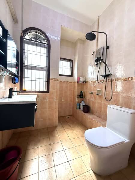Rumah Teres 2 Tingkat untuk Dijual di Bandar Indahpura (Kulai) - Karl Lim - Bathroom - PropertyGuru.com.my