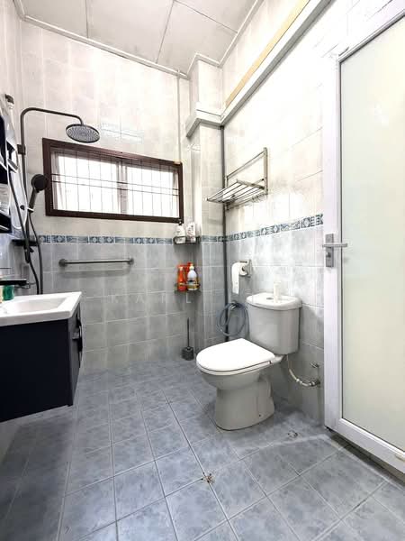 Rumah Teres 2 Tingkat untuk Dijual di Bandar Indahpura (Kulai) - Karl Lim - Bathroom - PropertyGuru.com.my