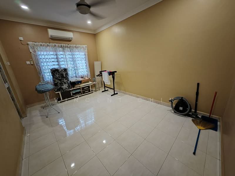 Rumah Teres 2 Tingkat untuk Dijual di Taman Saikat (Ipoh) - Vincent Chin - Living Room - PropertyGuru.com.my