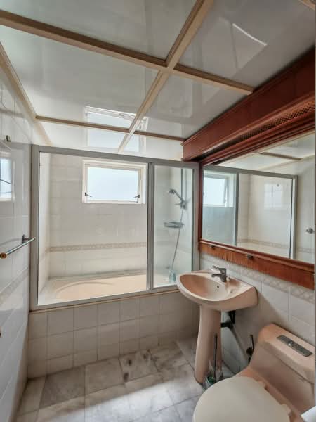 Kondominium untuk Dijual di Mont Kiara Pelangi - Sin Yee - Bathroom - PropertyGuru.com.my
