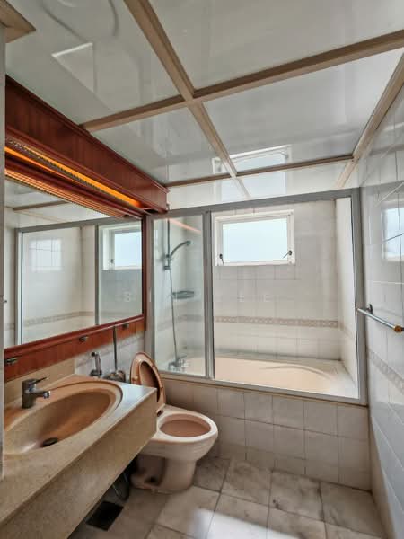 Kondominium untuk Dijual di Mont Kiara Pelangi - Sin Yee - Bathroom - PropertyGuru.com.my