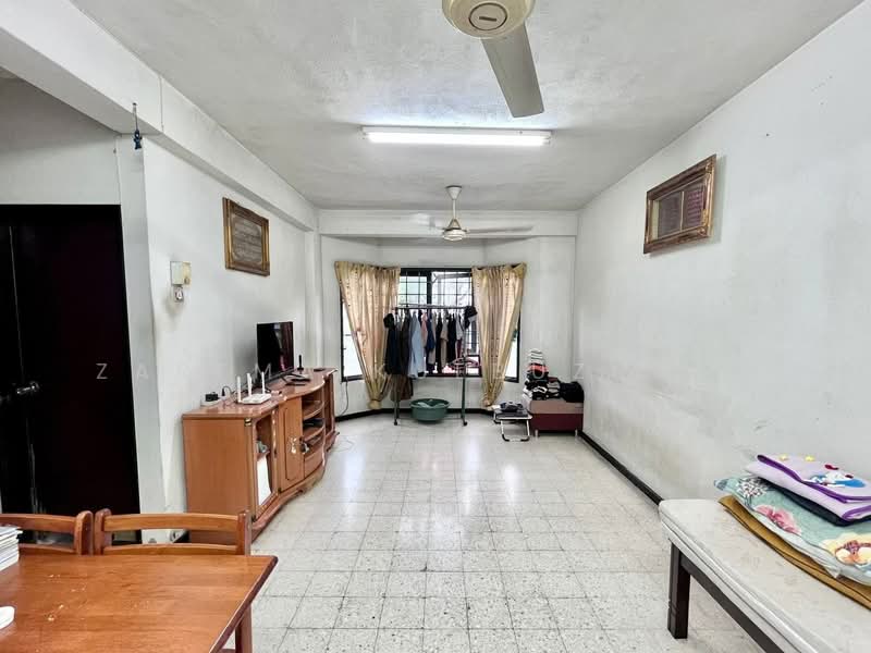 Pangsapuri untuk Dijual di Bayview Court - Zarema Kulbuzheva - Living Room - PropertyGuru.com.my