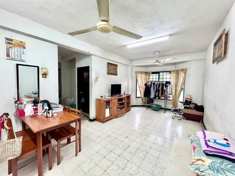Pangsapuri untuk Dijual di Bayview Court - Zarema Kulbuzheva - Living Room - PropertyGuru.com.my