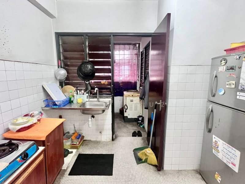 Pangsapuri untuk Dijual di Bayview Court - Zarema Kulbuzheva - Kitchen - PropertyGuru.com.my