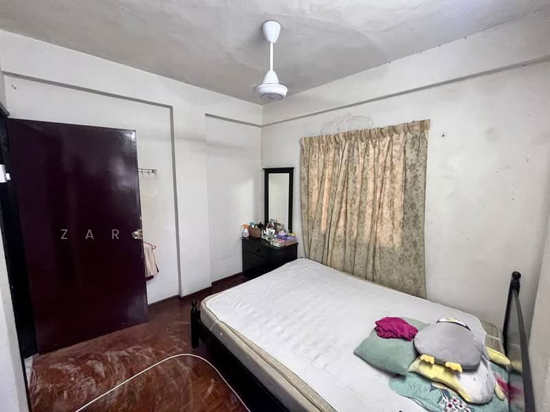 Pangsapuri untuk Dijual di Bayview Court - Zarema Kulbuzheva - Bedroom - PropertyGuru.com.my