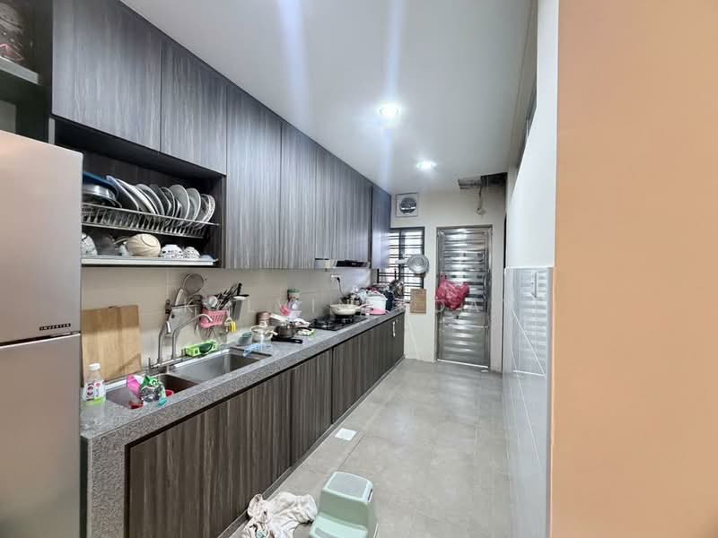 Cluster House for Sale in Taman Gaya (Ulu Tiram) - Kelvin Koay - Kitchen - PropertyGuru.com.my