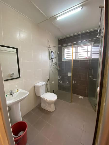 2-storey Terraced House for Sale in Lumut (Perak) - Azimi Muhamad - Bathroom - PropertyGuru.com.my