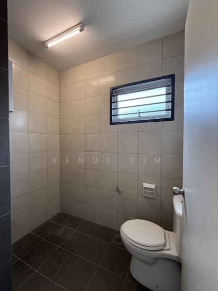 Rumah Teres 2 Tingkat untuk Disewa di Bandar Rimbayu (Telok Panglima Garang) - Venus Sim - Bathroom - PropertyGuru.com.my