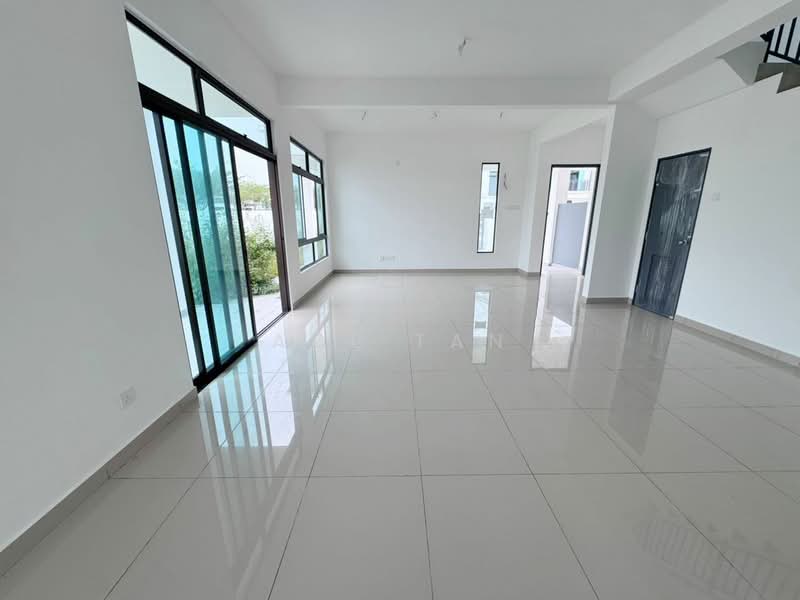 Rumah Teres 2 Tingkat untuk Dijual di Taman Austin Duta (Tebrau) - Ace Tan - Living Room - PropertyGuru.com.my