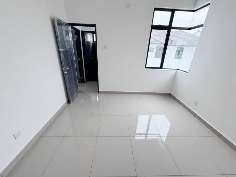 Rumah Teres 2 Tingkat untuk Dijual di Taman Austin Duta (Tebrau) - Ace Tan - Bedroom - PropertyGuru.com.my