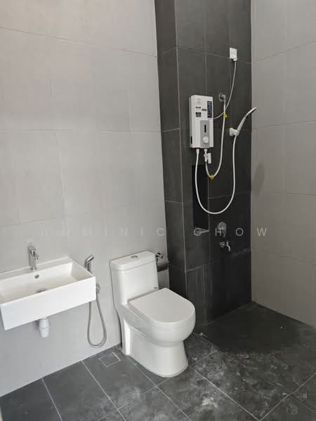 Rumah Teres 2 Tingkat untuk Disewa di Taman Mount Austin (Tebrau) - Dominic Chow - Bathroom - PropertyGuru.com.my
