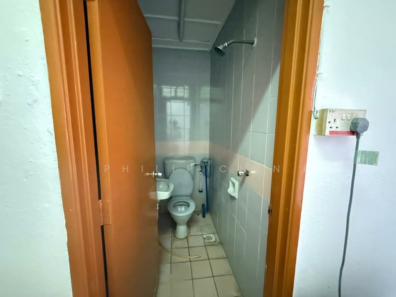 Kondominium untuk Dijual di Cypress Condominium - Philip Chin - Bathroom - PropertyGuru.com.my
