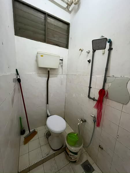 Kedai untuk Disewa di Bandar Baru Salak Tinggi (Sepang) - YP Tan - Bathroom - PropertyGuru.com.my