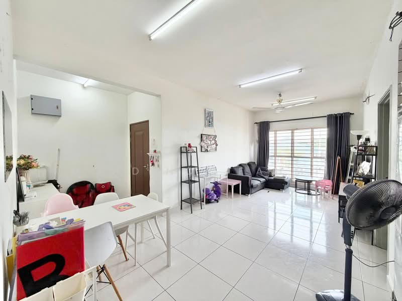 Townhouse for Sale in Bandar Botanic (Klang) - Mohd Nor Fahmi - Living Room - PropertyGuru.com.my