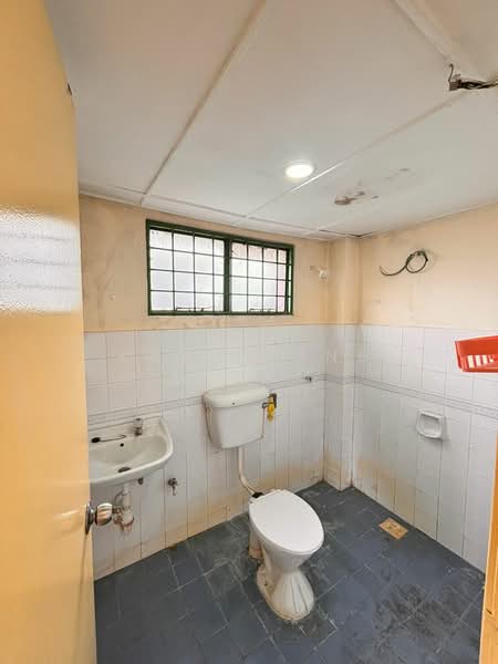 Pangsapuri untuk Dijual di Las Palmas (Rapis) - Katherine Leong - Bathroom - PropertyGuru.com.my