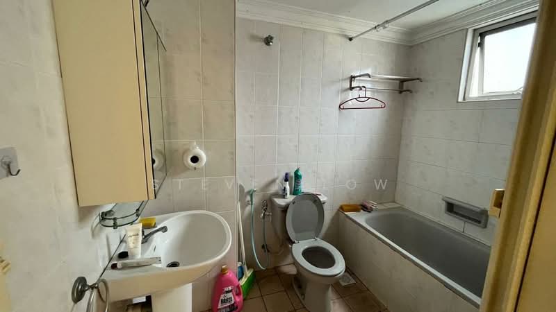 Kondominium untuk Disewa di Jasmine Towers - Steven Low - Bathroom - PropertyGuru.com.my