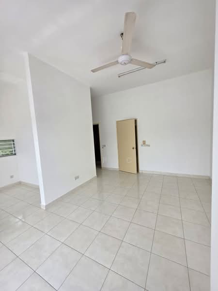 Rumah Teres 2 Tingkat untuk Dijual di Setia Indah 12 (Setia Alam) - Philip Chin - Living Room - PropertyGuru.com.my