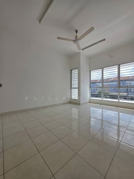 Rumah Teres 2 Tingkat untuk Dijual di Setia Indah 12 (Setia Alam) - Philip Chin - Living Room - PropertyGuru.com.my