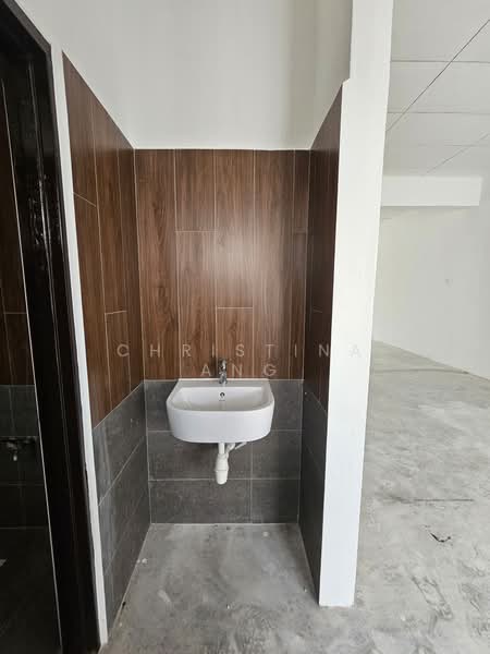 Kedai untuk Dijual di Taman Cahaya Masai (Pasir Gudang) - Christina Ang - Bathroom - PropertyGuru.com.my