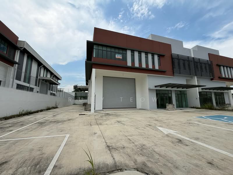 Semi-D Factory for Rent in Taman Perindustrian Cemerlang (Ulu Tiram) - Ruby Teow - Exterior - PropertyGuru.com.my