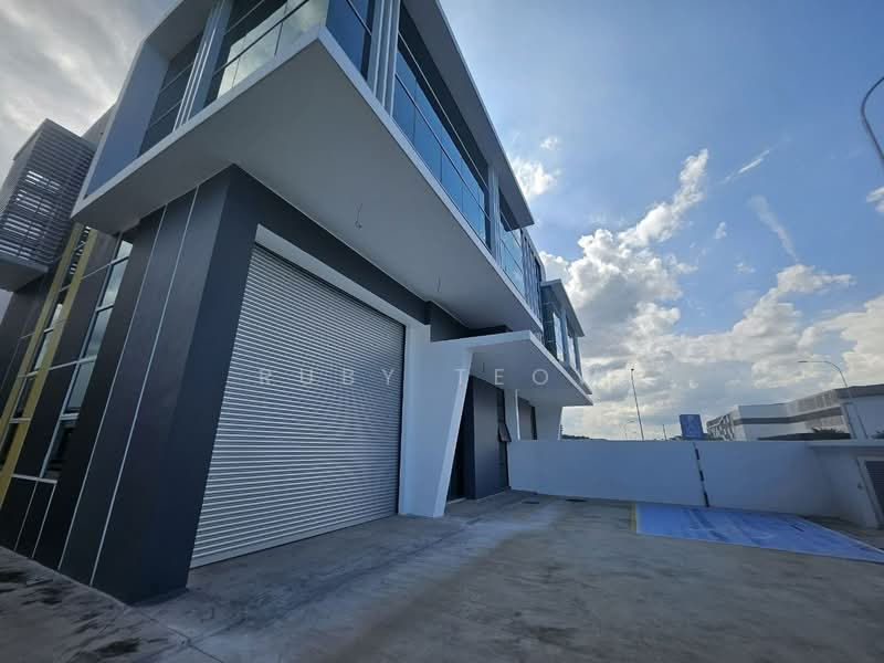 Kilang untuk Disewa di Taman Desa Cemerlang (Ulu Tiram) - Ruby Teow - Exterior - PropertyGuru.com.my