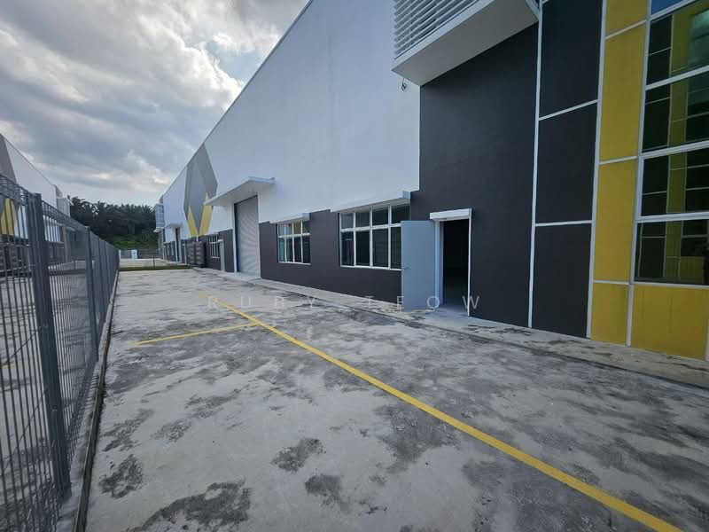 Kilang untuk Disewa di Taman Desa Cemerlang (Ulu Tiram) - Ruby Teow - Exterior - PropertyGuru.com.my