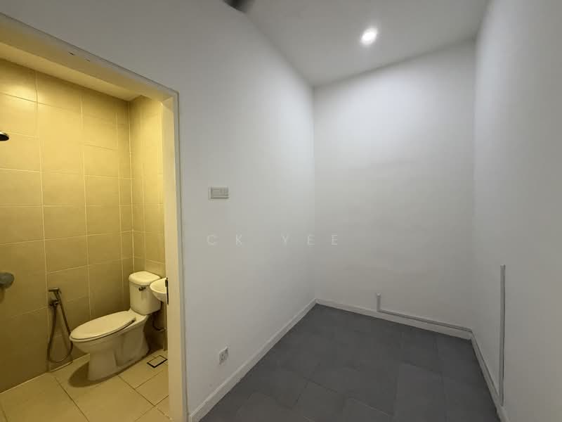 3-storey Terraced House for Sale in Lake Fields (Sungai Besi) - CK Yee - Bathroom - PropertyGuru.com.my