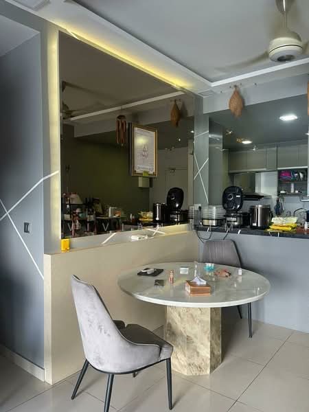 Kondominium untuk Disewa di Skyvilla @ D'Island - Vivian Lim - Dining Room - PropertyGuru.com.my