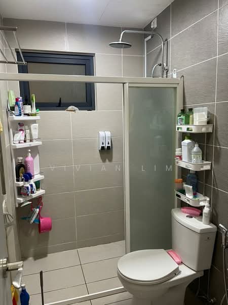 Kondominium untuk Disewa di Skyvilla @ D'Island - Vivian Lim - Bathroom - PropertyGuru.com.my