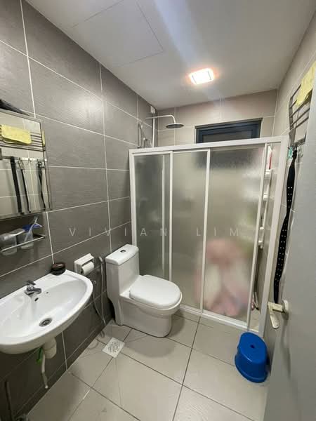 Kondominium untuk Disewa di Skyvilla @ D'Island - Vivian Lim - Bathroom - PropertyGuru.com.my