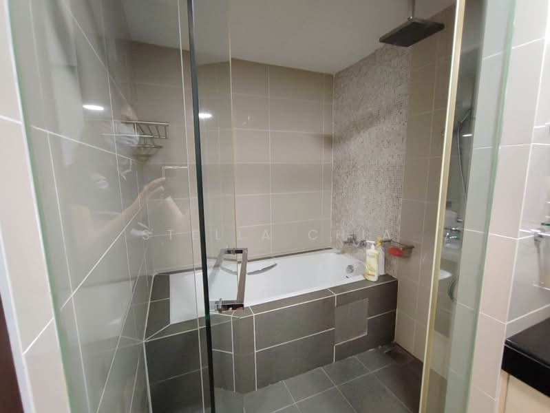 Pangsapuri untuk Disewa di Molek Pine 3 - Stella Chia - Bathroom - PropertyGuru.com.my