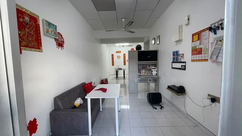 1-storey Terraced House for Sale in Taman Scientex Pasir Gudang (Pasir Gudang) - Darren Woon - Living Room - PropertyGuru.com.my