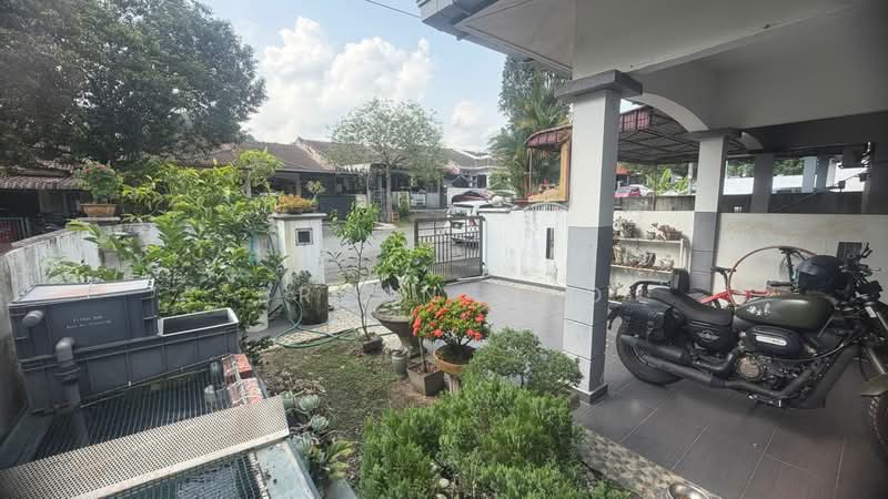 Rumah Teres 1 Tingkat untuk Dijual di Taman Lestari Putra (Seri Kembangan) - Bryan Cho - Exterior - PropertyGuru.com.my